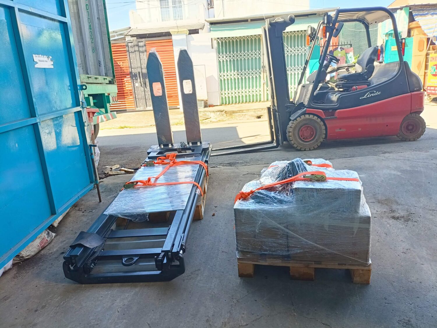 xe nâng mới về