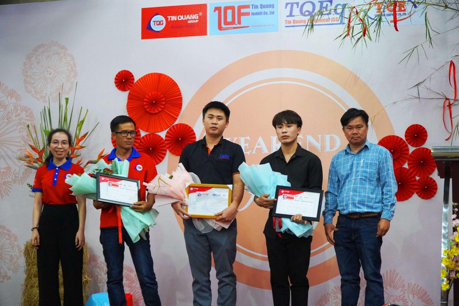 tất niên 
