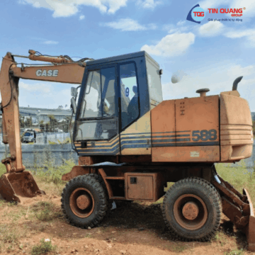 Case Máy Đào Bánh Lốp Cũ 588P